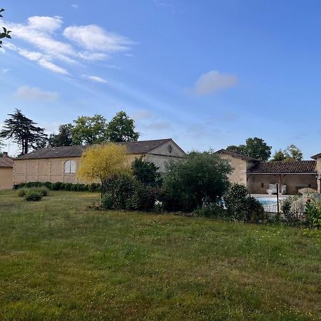 Domaine Clos Et Arbore De 3 Ha Avec Deux Maisons Lamothe-Montravel Εξωτερικό φωτογραφία