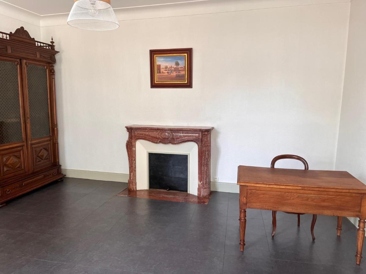 Domaine Clos Et Arbore De 3 Ha Avec Deux Maisons Lamothe-Montravel Εξωτερικό φωτογραφία
